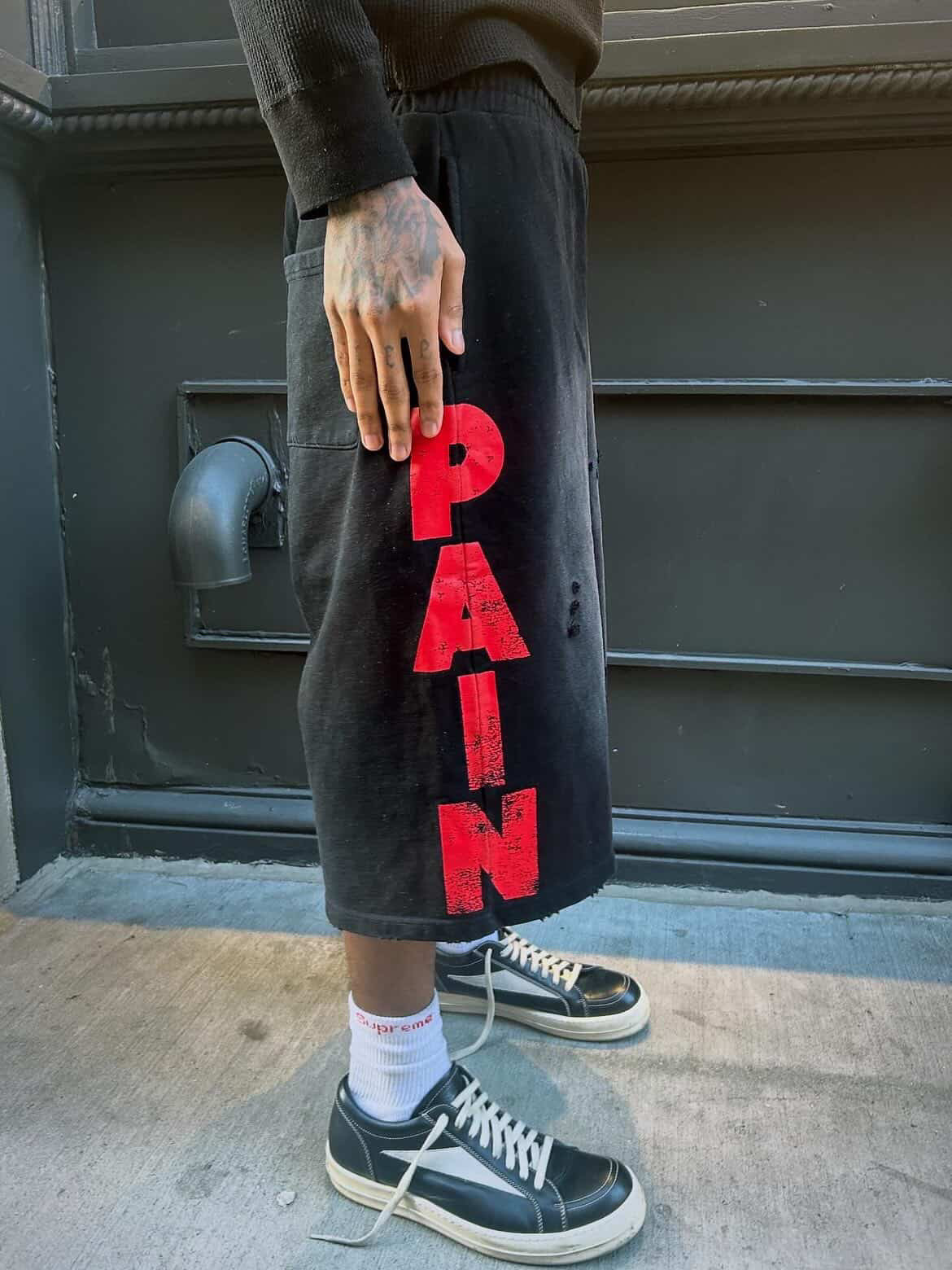 Black “Pain” Longshorts